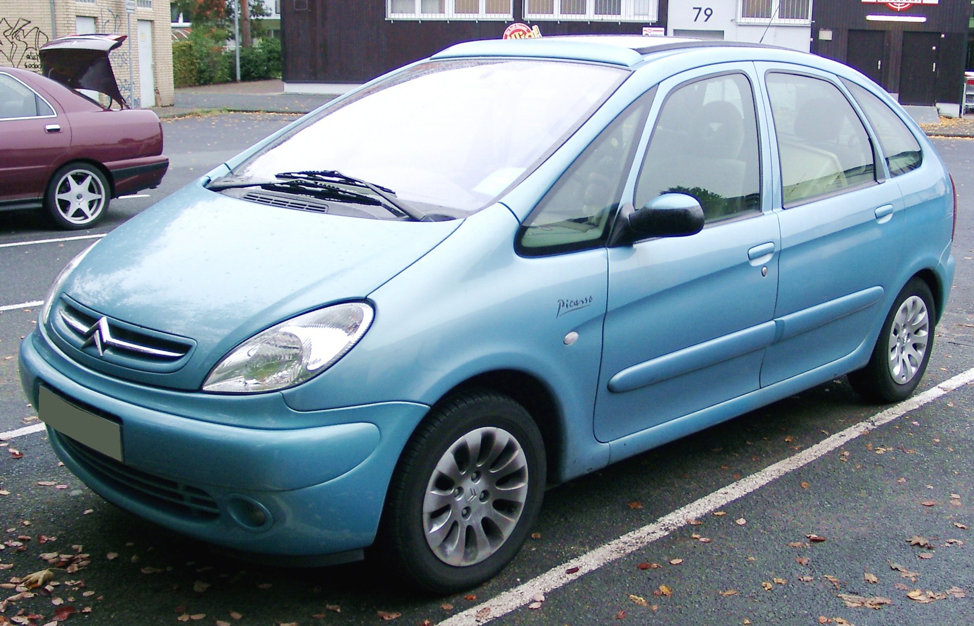 Basé sur l'ordre alphabétique, des noms de voitures, camions, dragsters, vélos, motos, tracteurs, bref tout ce qui roule !... - Page 19 Citroen_Xsara_Picasso_front_20070928