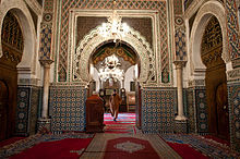 فاس 220px-Inside_of_a_mosque_in_Fes_%285364764412%29