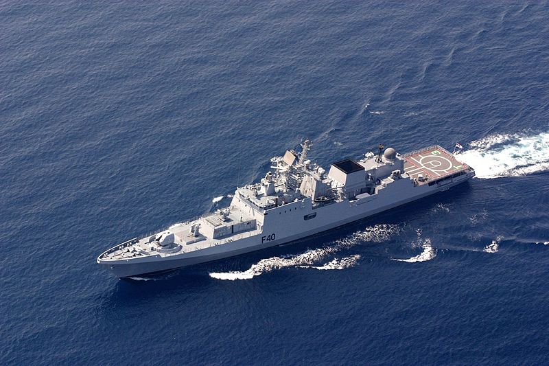 Armada de India recibe la primera de las tres fragatas construidas en los astilleros de Kaliningrado 800px-INS_Talwar