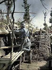 بداية حرب الخنادق 220px-WWI-French-trench-Hirtzbach-Woods-16-June-1917