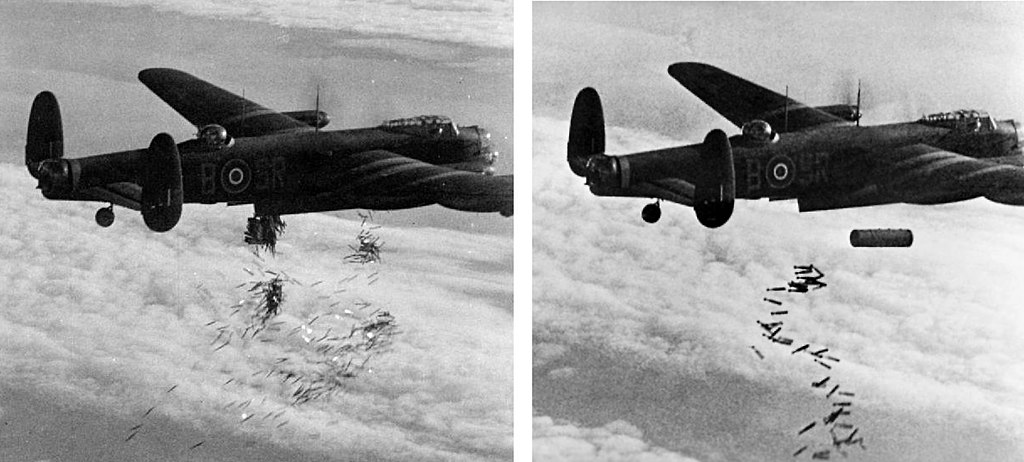 Der Bombenangriff auf Braunschweig am 15. Oktober 1944 1024px-Lancaster_I_NG128_Dropping_Load_-_Duisburg_-_Oct_14_-_1944