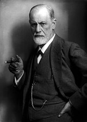 تدخيــــــــــــــــــن 170px-Sigmund_Freud_LIFE