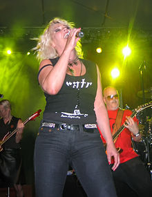 Kim Wilde 220px-Kim-wilde-ebw-01