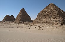 Les pyramides de Nubie (soudan) 220px-Nuri_main_pyr.northeast