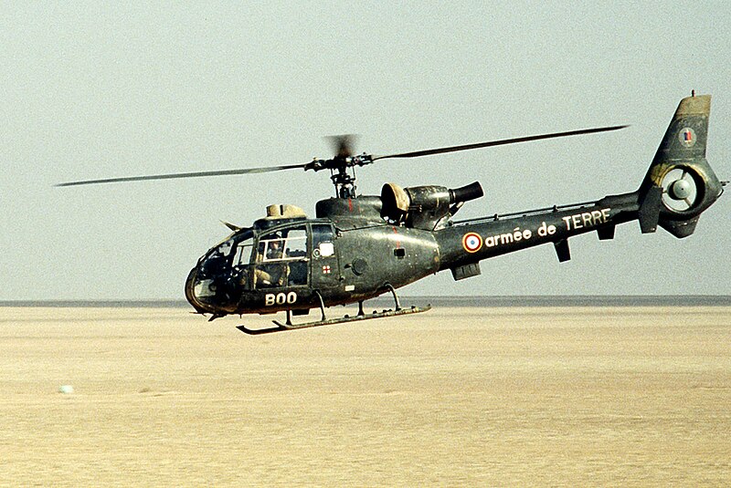 Armée Nigérienne 800px-French_SA341F2_Gazelle_during_Desert_Shield