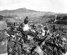 Hiroshima e Nagasaki: O maior genocídio da História 220px-Nagasaki_temple_destroyed