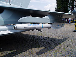 ما هي اضخم صفقة عربية في التاريخ (صفقة مقاتلات) 250px-IRIS-T_air-to-air-missile