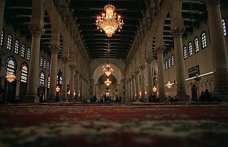 سورية عبر التاريخ 800px-Umayyad_Mosque_-_interior%28js%29