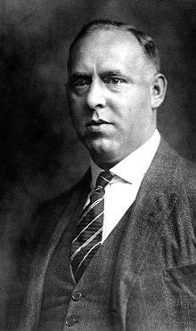 wer was Gregor Strasser? 220px-Bundesarchiv_Bild_119-1721%2C_Gregor_Strasser