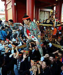 [Manual] Yazuka 220px-Japan-Yakuza-Sanja_Matsuri-01