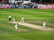 إنگلترا    220px-Flintoff_bowling_Siddle%2C_2009_Ashes_2