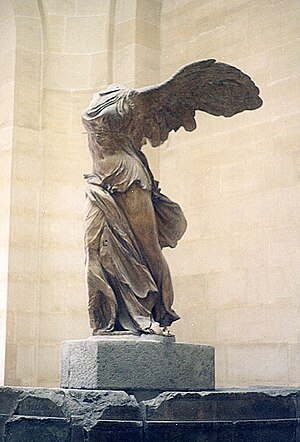 Un jour, un clich. - Page 4 300px-Paris.louvre.winged.500pix