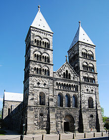 مملكـــــــــــة الجليد ( السويد) 220px-Lund_domkyrkan2007