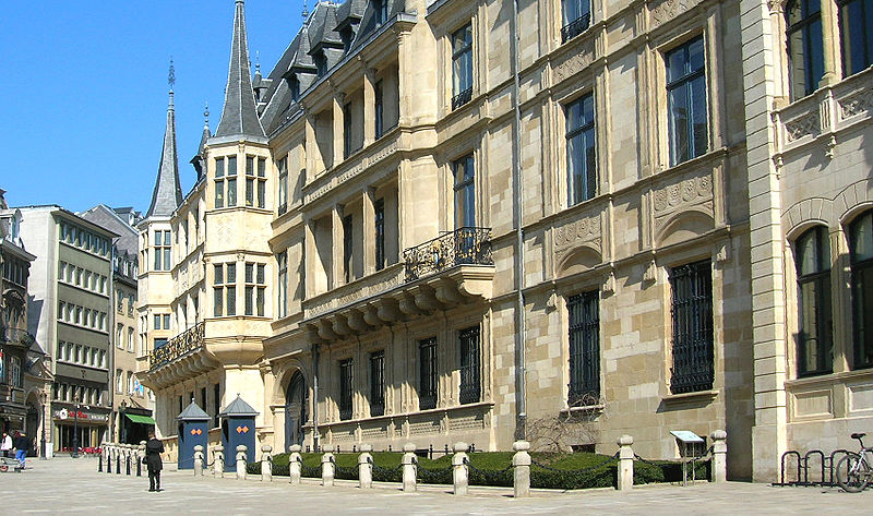  القصور الرئاسية في دول العالم 800px-Grand_Ducal_Palace%2C_Luxembourg_1