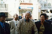 نهاية أسطورة إسمها نيلسون مانديلا 220px-Nelson_Mandela%2C_2000_%284%29