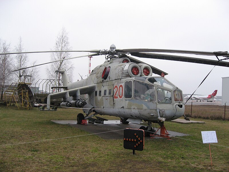 [Zvezda] Mi Mi-24 Hind A 800px-Mil_Mi-24A_Hind