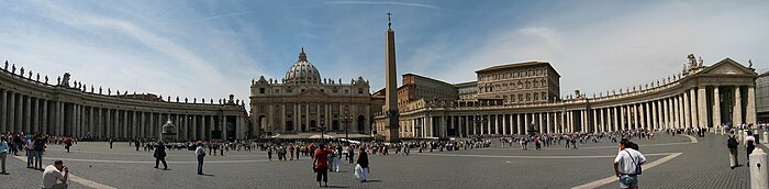 Vatikan 700px-Vatican_StPeter_Square