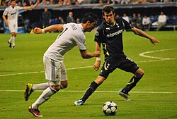 معشوق الملايين كريستيانو رونالدو 250px-Cristiano_Ronaldo_Real_Madrid_Gareth_Bale_Tottenham