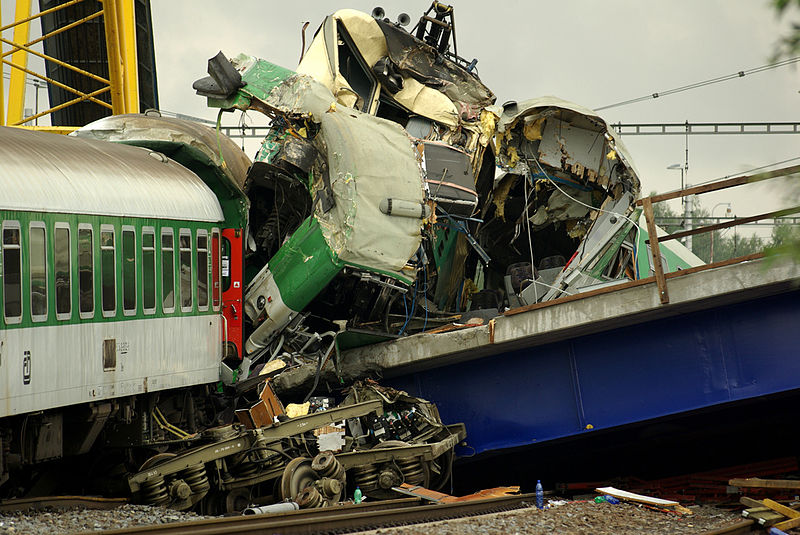 صور لحوادث القطارات : 800px-Studenka_train_accident