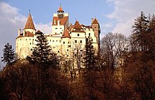 رومانيا بالرومانية: România  220px-Bran_Castle