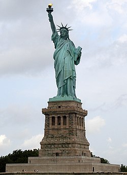 Estátua da Liberdade 250px-Statue_of_Liberty_7