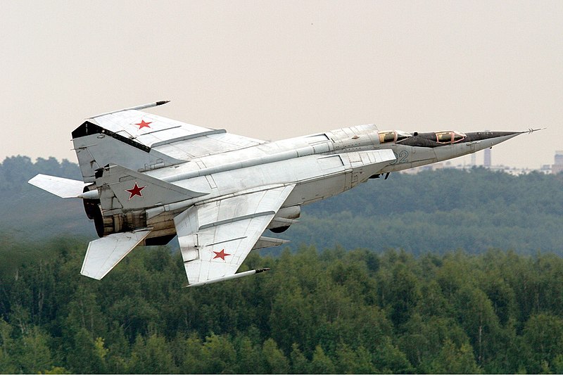 موسوعة اجيال الطائرات المقاتلة واشهر طائرات كل جيل - صفحة 7 800px-Russian_Air_Force_MiG-25