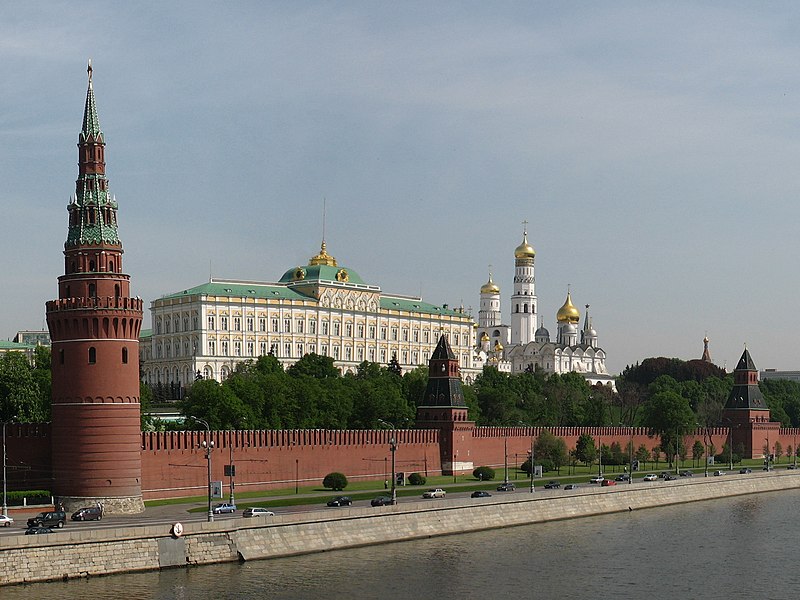 - - --^[-&#1052;&#1086;&#1089;&#1082;&#1074;&#1072; ]^-- - 800px-Moscow_Kremlin_from_Kamenny_bridge