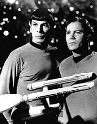 Leonard Nimoy es William Bell 200px-Leonard_Nimoy_William_Shatner_Star_Trek_1968