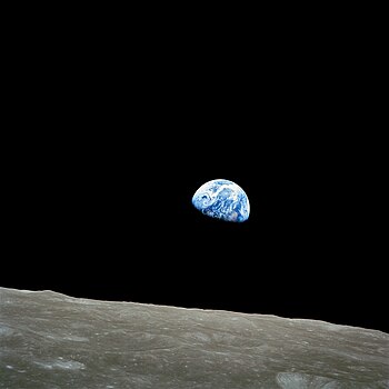 رحلات أبوللو 350px-NASA-Apollo8-Dec24-Earthrise
