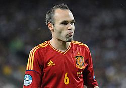 اندريس انيستا 250px-Andr%C3%A9s_Iniesta_Euro_2012_final