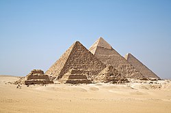 تاريخ مصر الخرافى 250px-All_Gizah_Pyramids