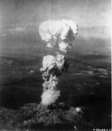 Hiroshima e Nagasaki: O maior genocídio da História 220px-Atomic_cloud_over_Hiroshima