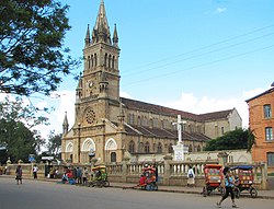 جمهورية مدغشقر 250px-Antsirabe_-_%C3%A9glise