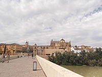  قرطبة 200px-Cordoba_PuenteRomano_mezquita001