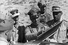 خطه  معركه عين الغزاله 220px-Bundesarchiv_Bild_101I-786-0327-19%2C_Nordafrika%2C_Erwin_Rommel_mit_Offizieren