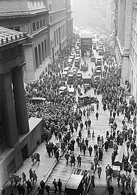 Black Monday Crash - 1987 (Panic Selling??) 200px-Crowd_outside_nyse