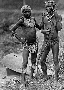 Histoire des hommes perdus : pygmées et andamanais 220px-Great_Andamanese_-_two_men_-_1875