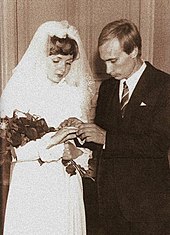 القيصر الداهية يكسر جبروت المرأة الأكثر نفوذاً بالعالم ! 170px-Vladimir_Putin_wedding-2