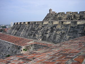 La pirateria contra el imperio español. 300px-Cartagena_-_Fortaleza_San_Felipe_de_Barajas_-_20050430bis