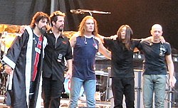 Dream Theater 250px-Dream_theater_live_in_Parigi_2005