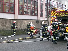 Pompier en France 220px-Pompiers_Strasbourg_-_Sapeurs-pompiers-8