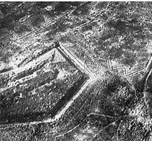 1913: Die Hölle von Verdun 220px-Fort_Douaumont_Ende_1916