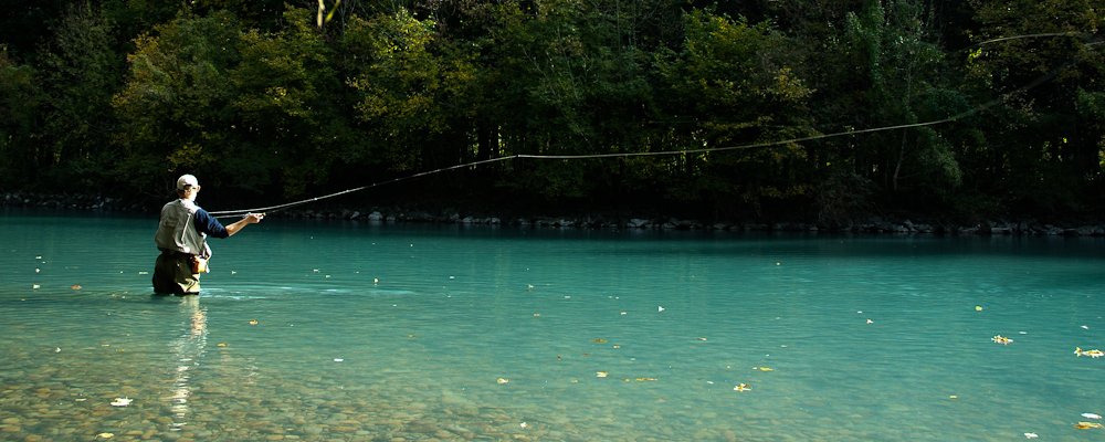 Un peu de poesie visuelle - Page 8 Switzerland-flyfishing-04