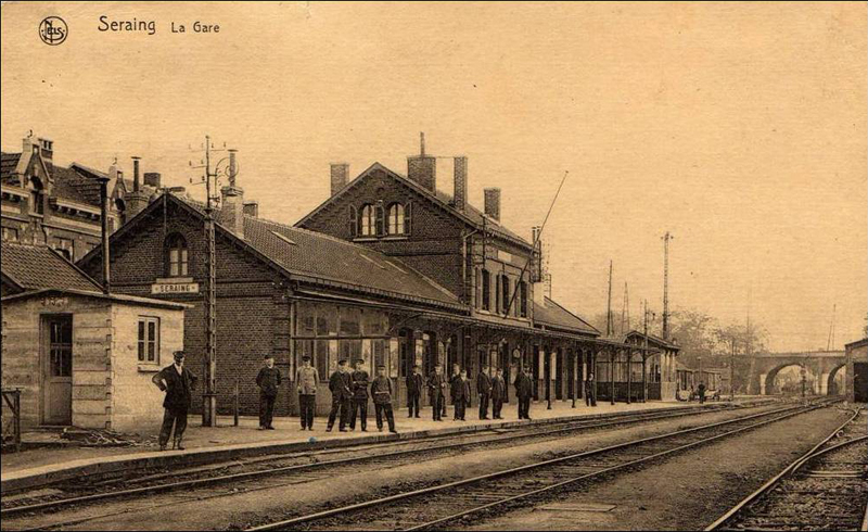 C'est l'automne bientôt...Et le romantisme n'est jamais aussi puissant en cette période et m'évoque des tas de chansons un peu triste mais d'une beauté vénéneuse.  Gare_de_seraing_en_1920