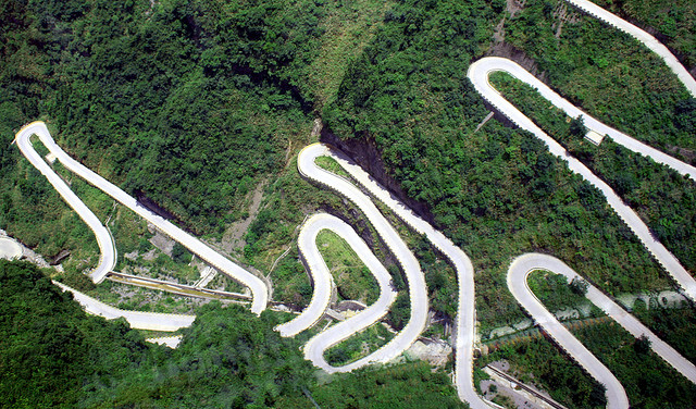 Φουρκέτα, Hairpin turn, tornante, kehre - Page 2 Avenue-Toward-Heaven-Tianmenshan-Mountain-Hunan-6