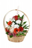 أجمل و أحلى الباقات و الورود 10373211-fleurs-naturelles-dans-le-panier-avec-des-paysages-isoles-sur-fond-blanc