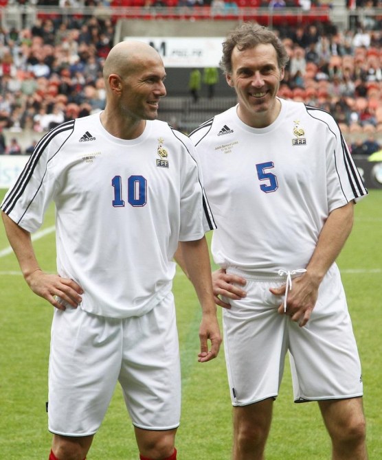 [Jeu] Suite de photos chiffrés - Page 5 Zinedine-zidane-laurent-blanc-bernard-lama-lzxg-etmv-438570598