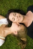 Maman ... Poème 5534694-mother-and-daughter-outdoors-on-a-spring-day