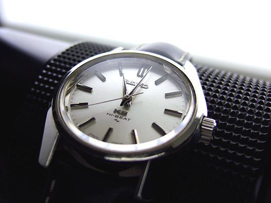 diapason - Quête de fluidité de l'aiguille des secondes : 36000bph ? KingSeiko_457000_01