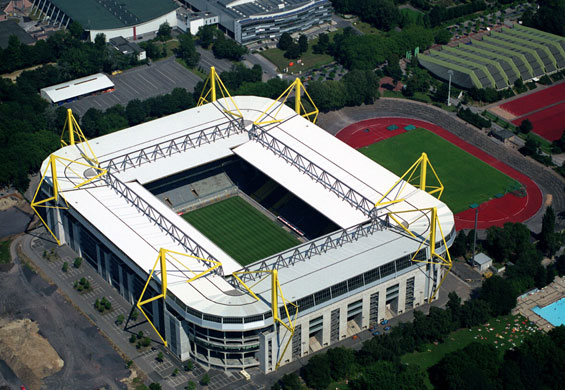 ¿A QUIÉN PERTENECE ESTE ESTADIO? - Página 4 Signal%20Iduna%20Park2